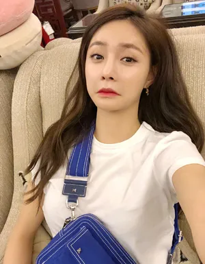沈梦辰机场性感自拍照图片_3