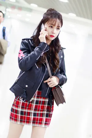 沈梦辰清凉短裙美腿性感街拍图片_2