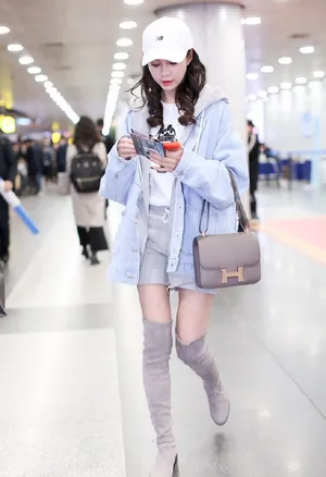 沈梦辰长靴美腿机场性感街拍图片