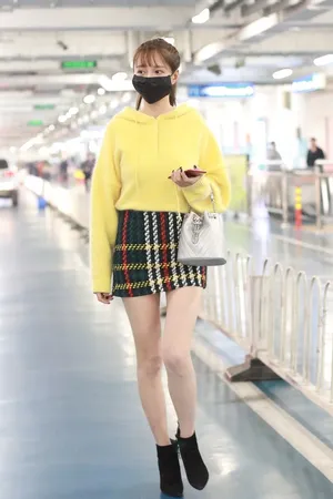 沈梦辰机场短裙美腿靓丽写真图片_4