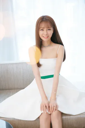 沈梦辰性感抹胸长裙唯美清纯写真图片_2