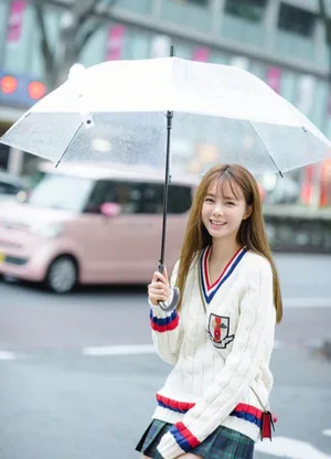 沈梦辰下雨天短裙清纯街拍写真图片_9