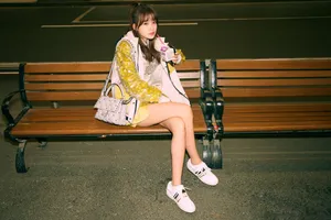 孙怡修长美腿唯美街拍写真图片