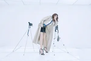 孙怡《时尚芭莎》性感杂志大片写真图片_5