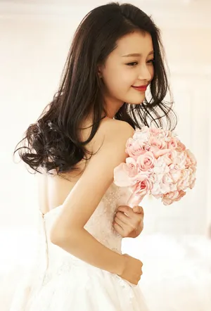 孙怡性感迷人婚纱写真图片