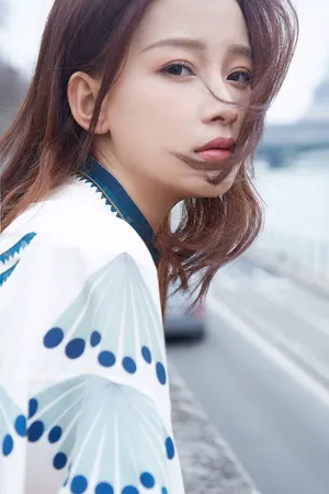 孙怡美丽灵动巴黎街拍图片