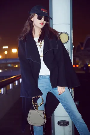 孙怡夜色街拍图片_4