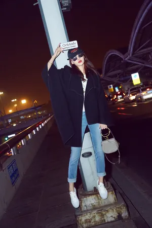 孙怡夜色街拍图片_5