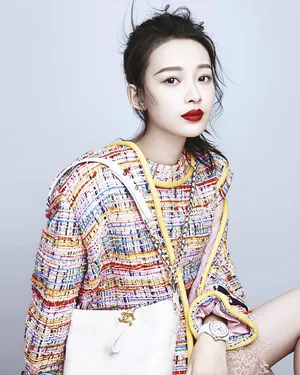 孙怡写真图片：性感红唇惹人醉