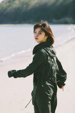 谭松韵清纯养眼唯美海边写真图片_8