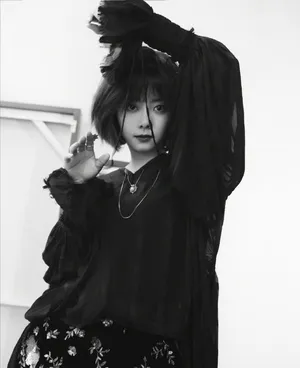 谭松韵青春少女风杂志封面写真图片_4