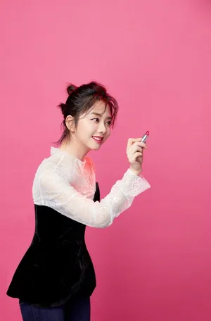 谭松韵清新俏丽美妆写真高清图片