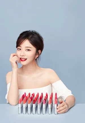 谭松韵清新俏丽美妆写真高清图片_1