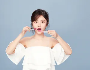 谭松韵清新俏丽美妆写真高清图片_5