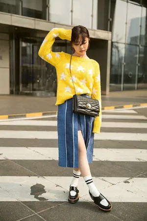 谭松韵时尚甜美可爱街拍图片_7