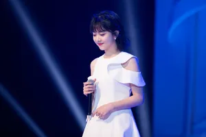 谭松韵华鼎奖礼服写真图片_7