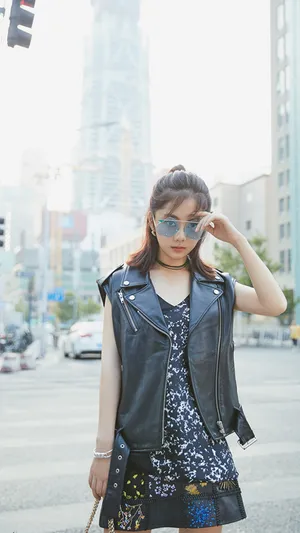 谭松韵美女演员时尚街拍写真图片_2