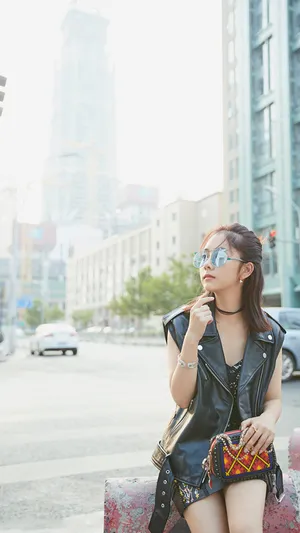 谭松韵美女演员时尚街拍写真图片_3