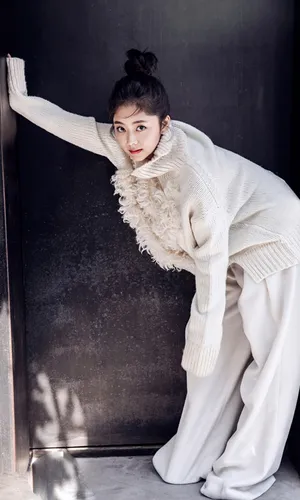 俏皮可爱美女谭松韵时尚写真图片_2