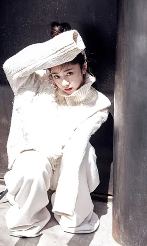 俏皮可爱美女谭松韵时尚写真图片_4