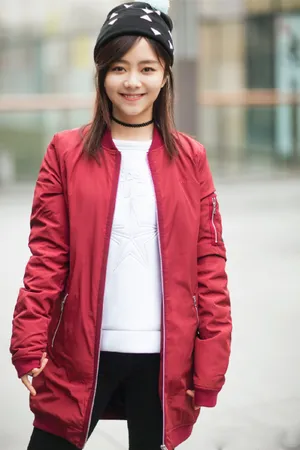 人气美女谭松韵时尚街拍写真图片