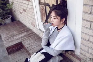 谭松韵丸子头毛衣秀杂志写真图片