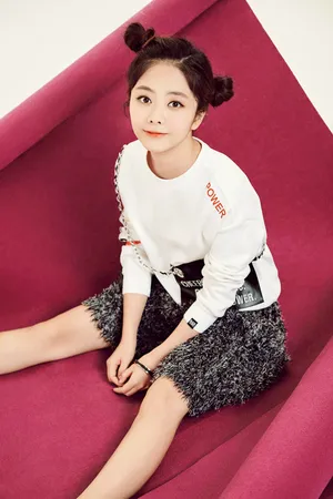 美女演员谭松韵搞怪可爱写真图片_2