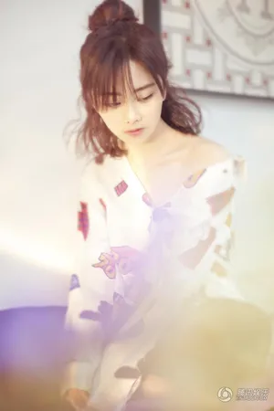 谭松韵性感小清新杂志写真图片_2