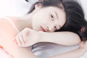 徐冬冬薄纱连身衣纯白诱惑写真图片_5
