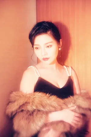 徐冬冬晚礼服妖娆妩媚写真图片