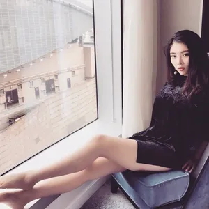 徐冬冬开衩连身短裙秀长腿妩媚写真图片_3