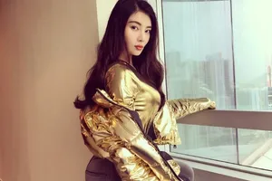 徐冬冬金色羽绒服写真图片_3