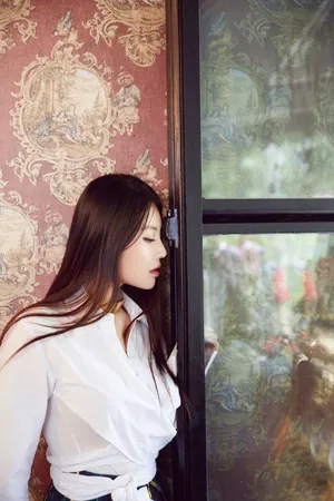 徐冬冬白衬衣性感图片_2