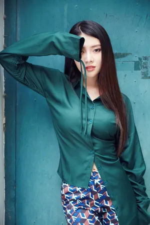 徐冬冬前凸后翘性感街拍写真图片_5