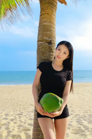 徐冬冬海边度假身材抢镜写真图片