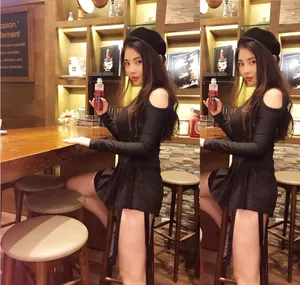 徐冬冬长腿吸睛胸围傲人街拍写真图片_4