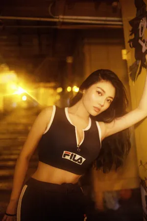 徐冬冬紧身运动装夜跑街拍图片_5