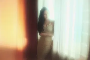 徐冬冬性感吊带写真妩媚撩人图片_1