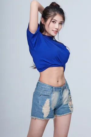 徐冬冬撩衣秀腹肌迷人写真图片_5
