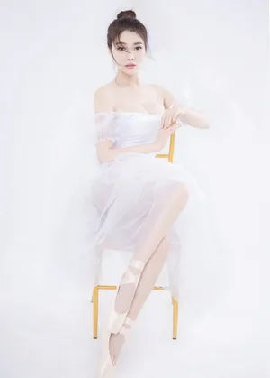 徐冬冬唯美礼服白纱写真_3