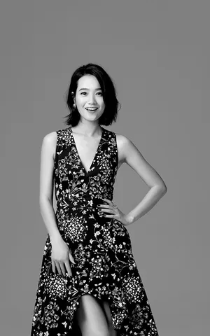 知性美女朱丹黑白时尚性感写真图片_1