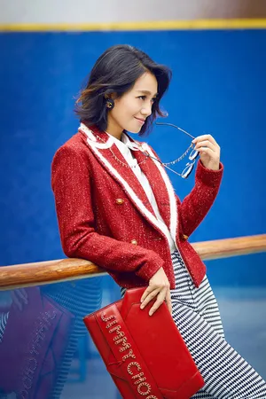 气质美女朱丹时尚复古写真图片
