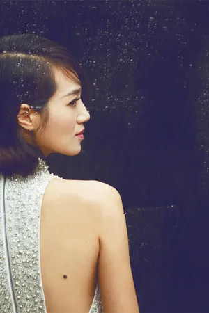 女神朱丹性感珍珠礼服唯美写真图片_1
