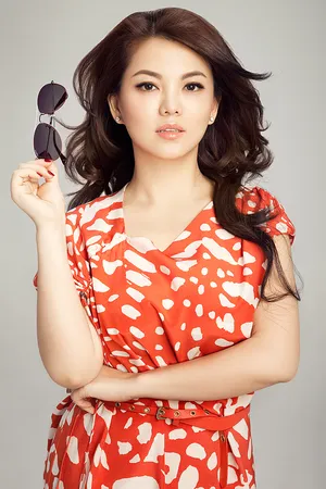 主持人李湘图片：墨镜写真展女王霸气_3