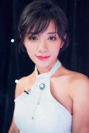 伊一短发写真图片_3