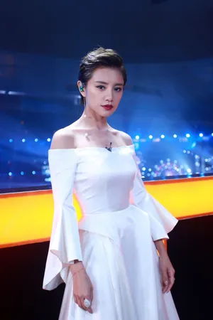 伊一图片