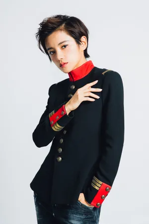 伊一帅气写真图片