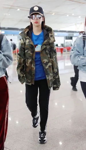 杨紫迷彩私服唯美机场街拍照图片_3