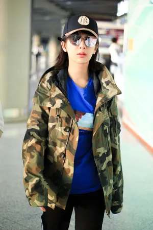 杨紫迷彩私服唯美机场街拍照图片_5