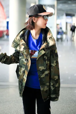 杨紫迷彩私服唯美机场街拍照图片_7